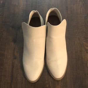 Universal Thread White Booties
